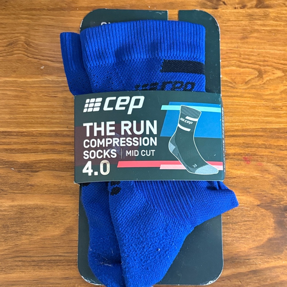 CEP The Run Compression Socks 4.0 mid cut crew sock SMALL